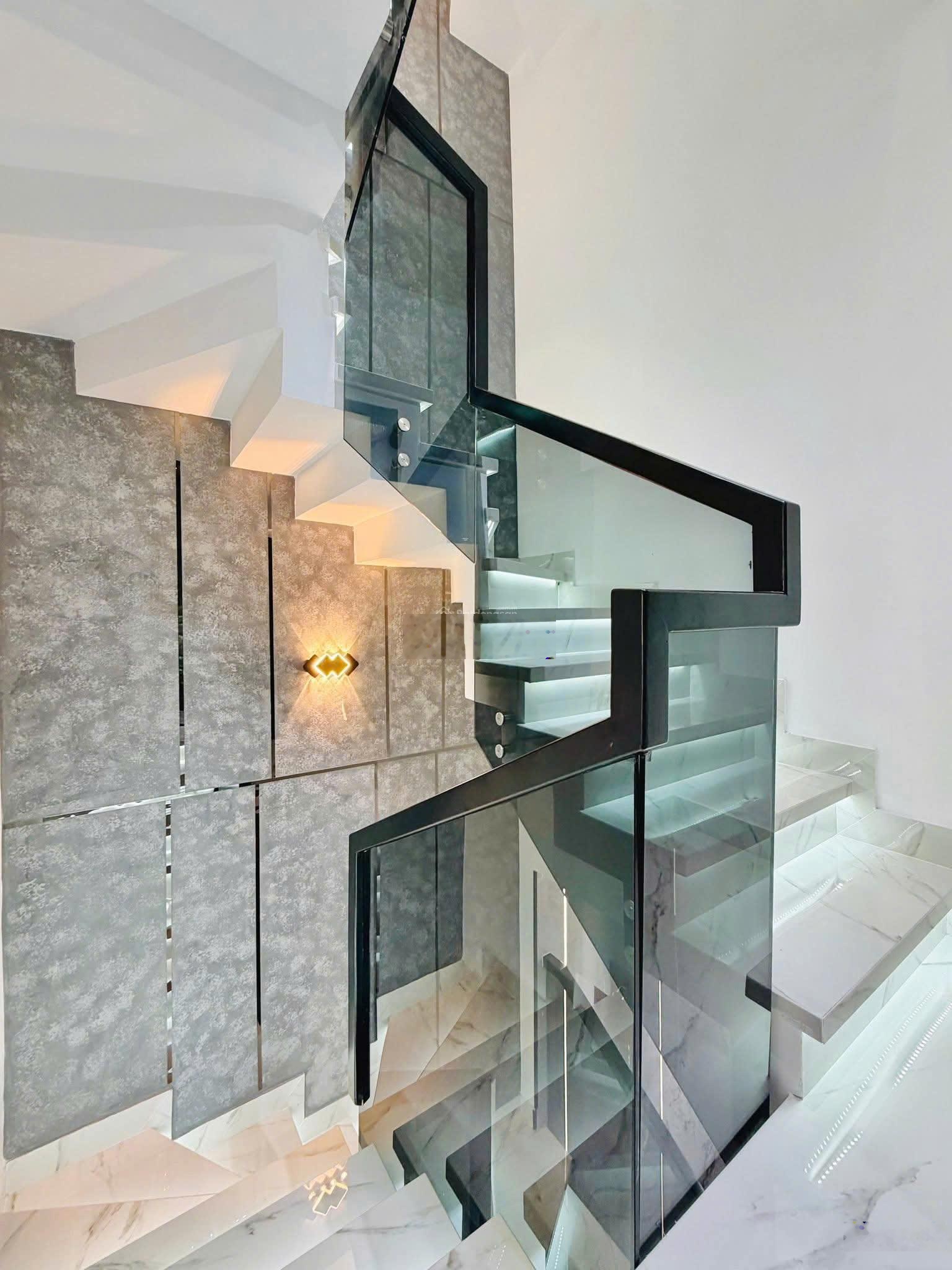 Nhà đẹp ngay Gia Phú, 80m2, 4 tầng BTCT, 4 PN 4WC,nội thất cao cấp,xe ngủ trong nhà,kế chợ Bình Tây