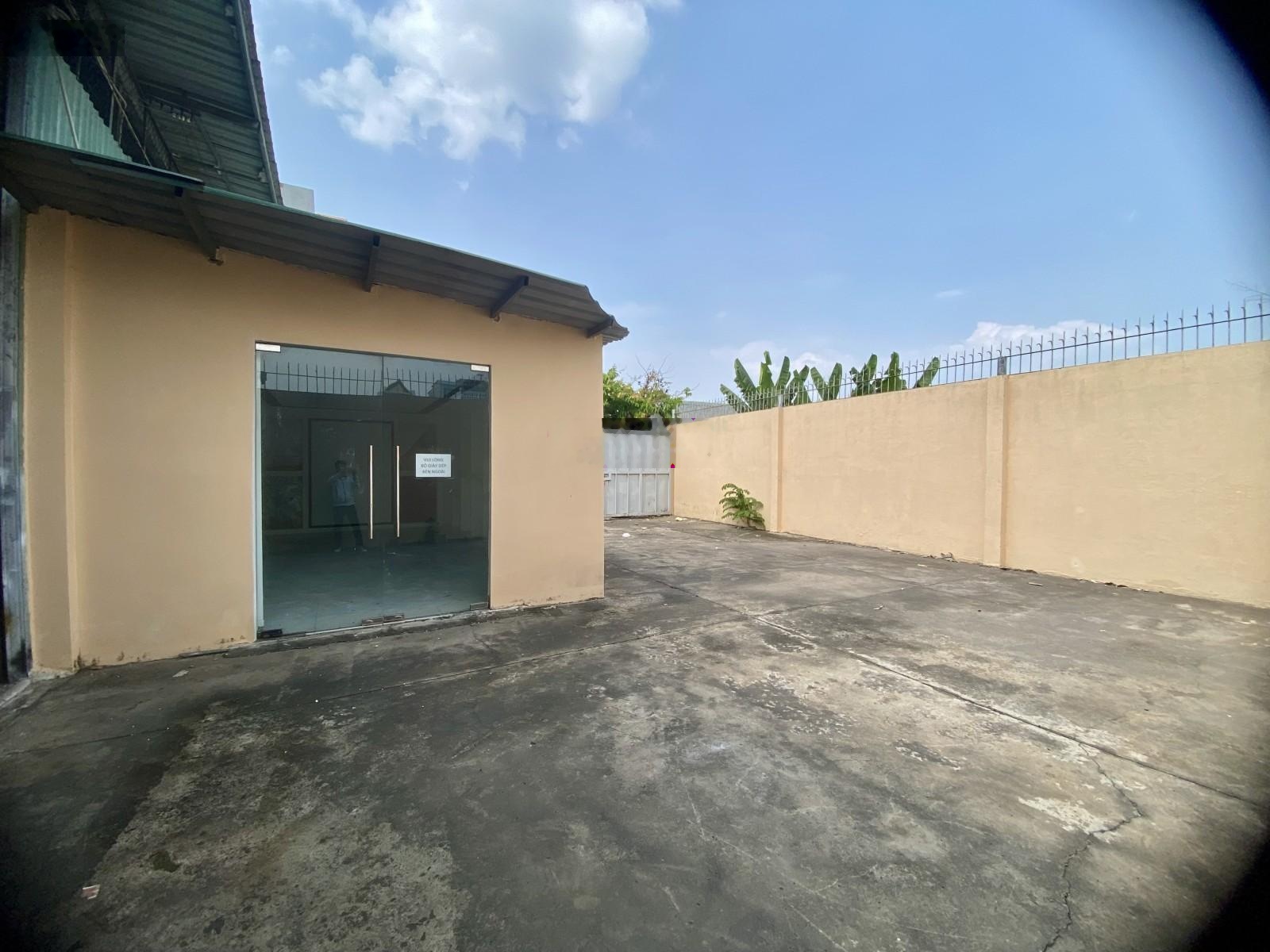 Nhà Xưởng - DT: 1200m2 - Đường Xe Tải Nặng Đi Tư Do - 70m Ra Tô Ký - Giáp Quận 12.
