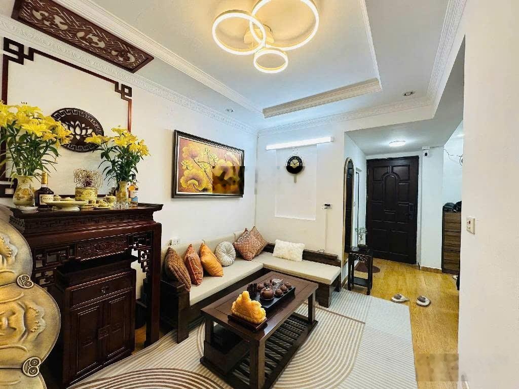 Bán căn hộ tập thể gần Đại Học Thương Mại, 80m2, 3 ngủ, lô góc. 4.95 tỷ