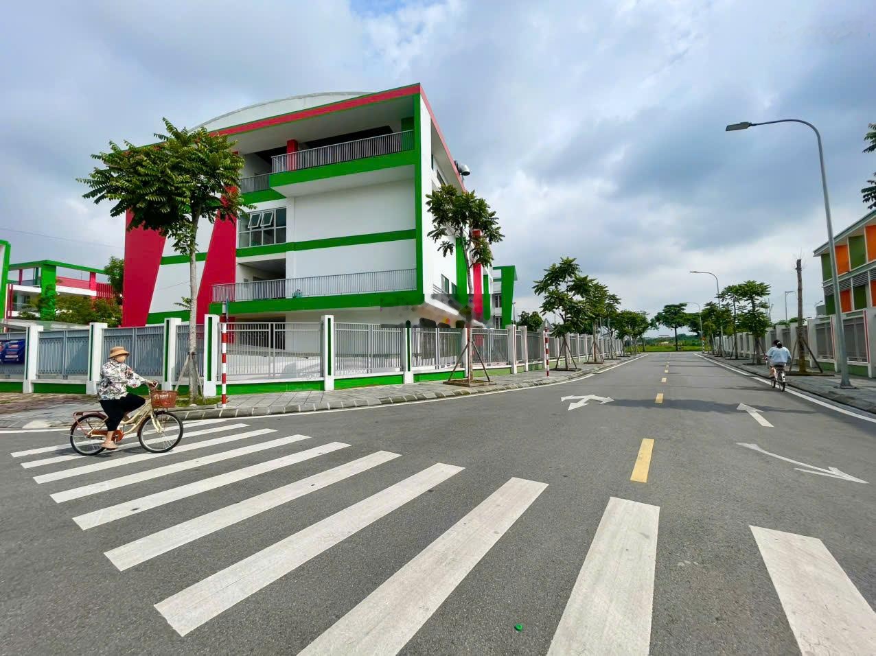 Đất mặt phố giang biên, phúc lợi, việt hưng, p lô, vỉa hè, ô ô tránh, kd, dt 90 m, mt 5m, giá 16tỷ2