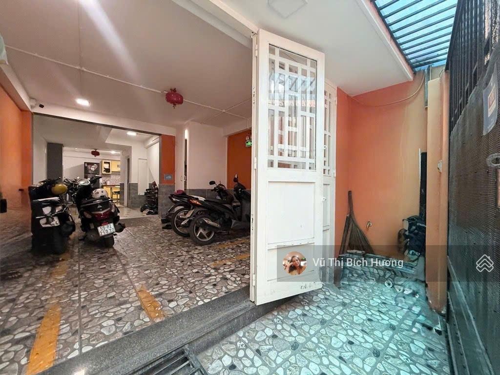 Tòa CHDV - Khu Cư Xá Bắc Hải - Tiện kinh doanh dòng tiền - 5 tầng