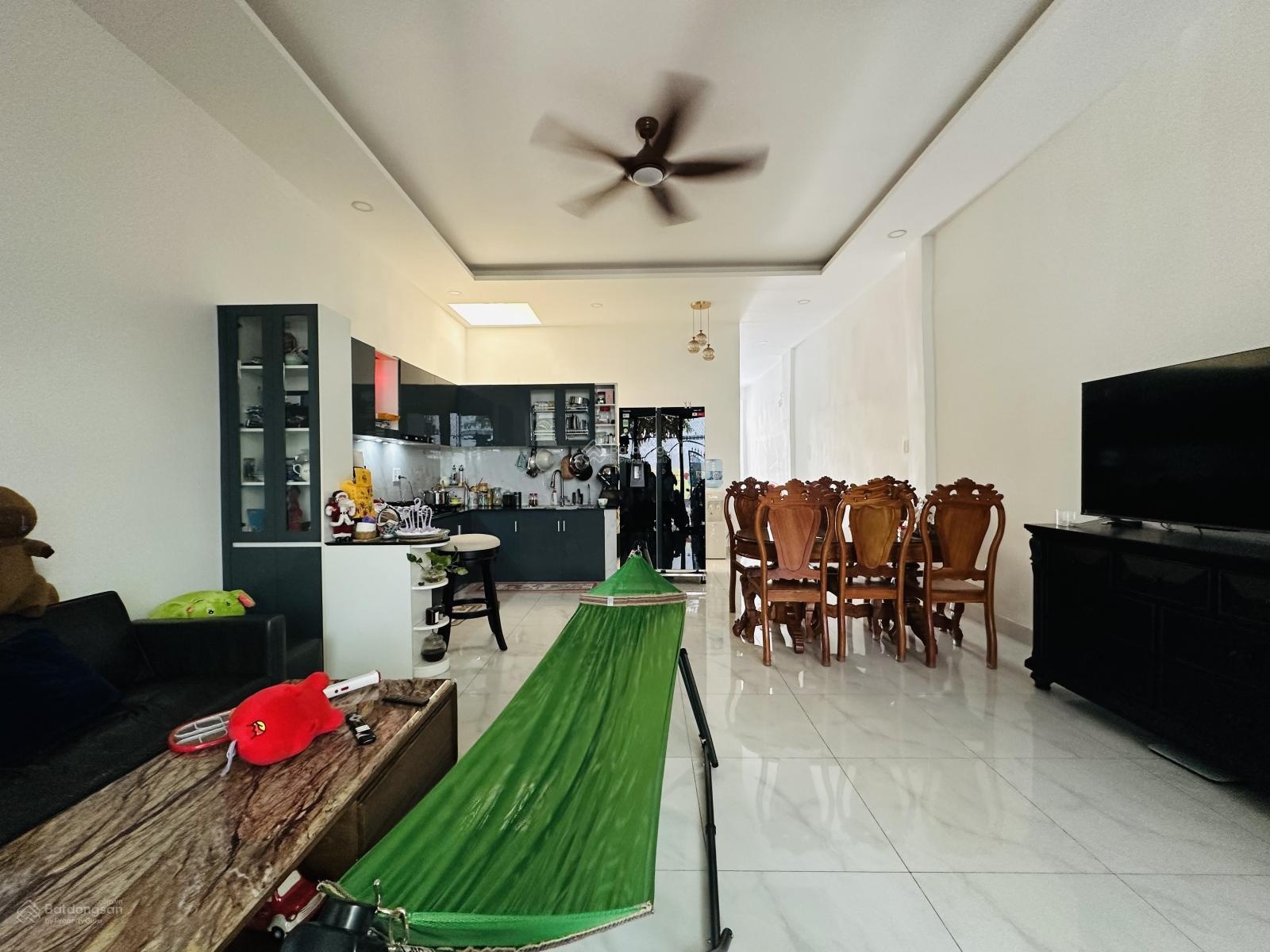 Nhà mt xe tải song hành đông hưng thuận 131m 5,35x24,7m giá 10,4 tỷ