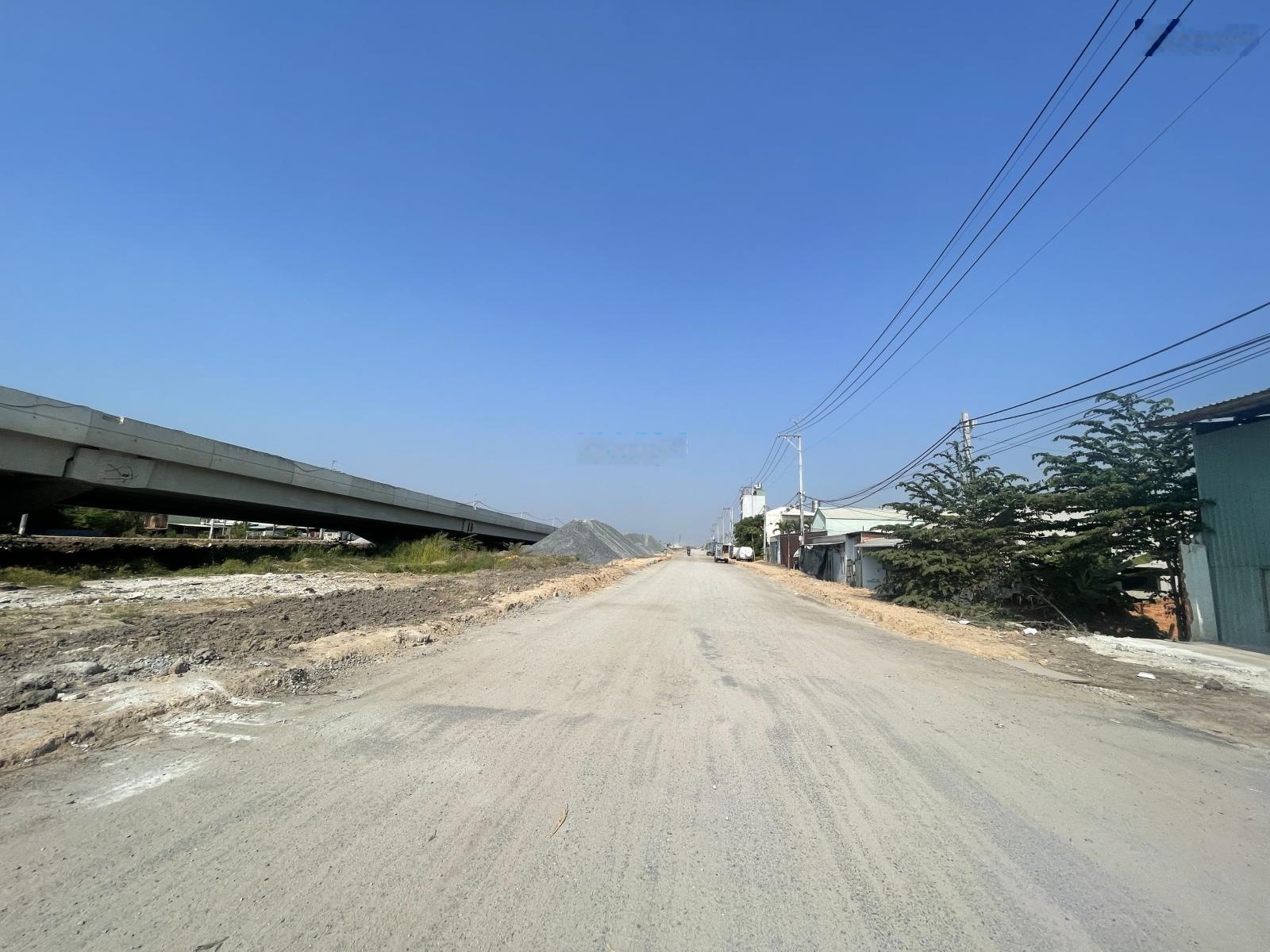 Nhà xưởng 1000m2 mặt tiền trục Vành Đai 3, đường xe container