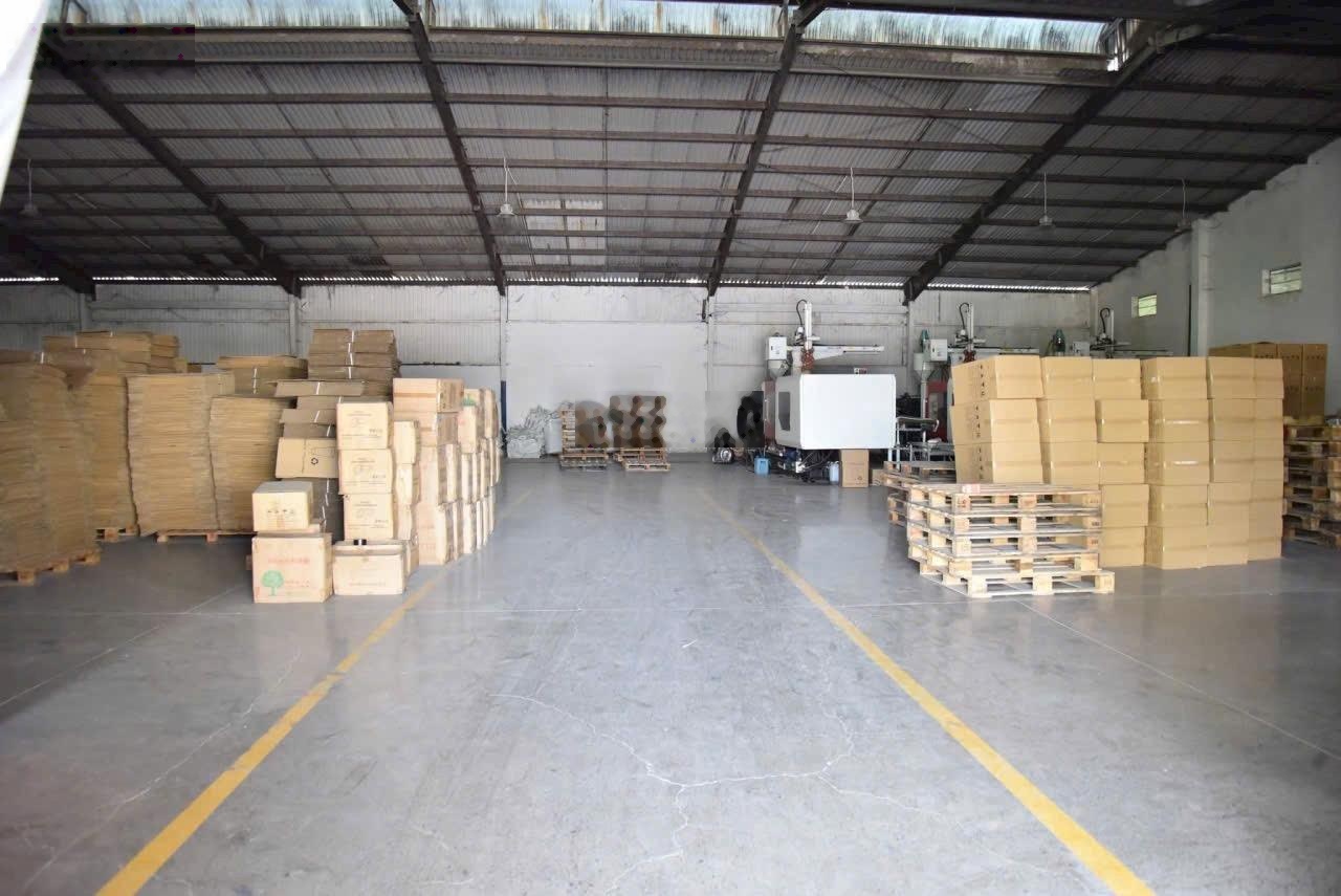 Chủ cho thuê kho xưởng khủng - bà điểm hóc môn dt 2500m2 - 100 triệu/tháng lh0908517057