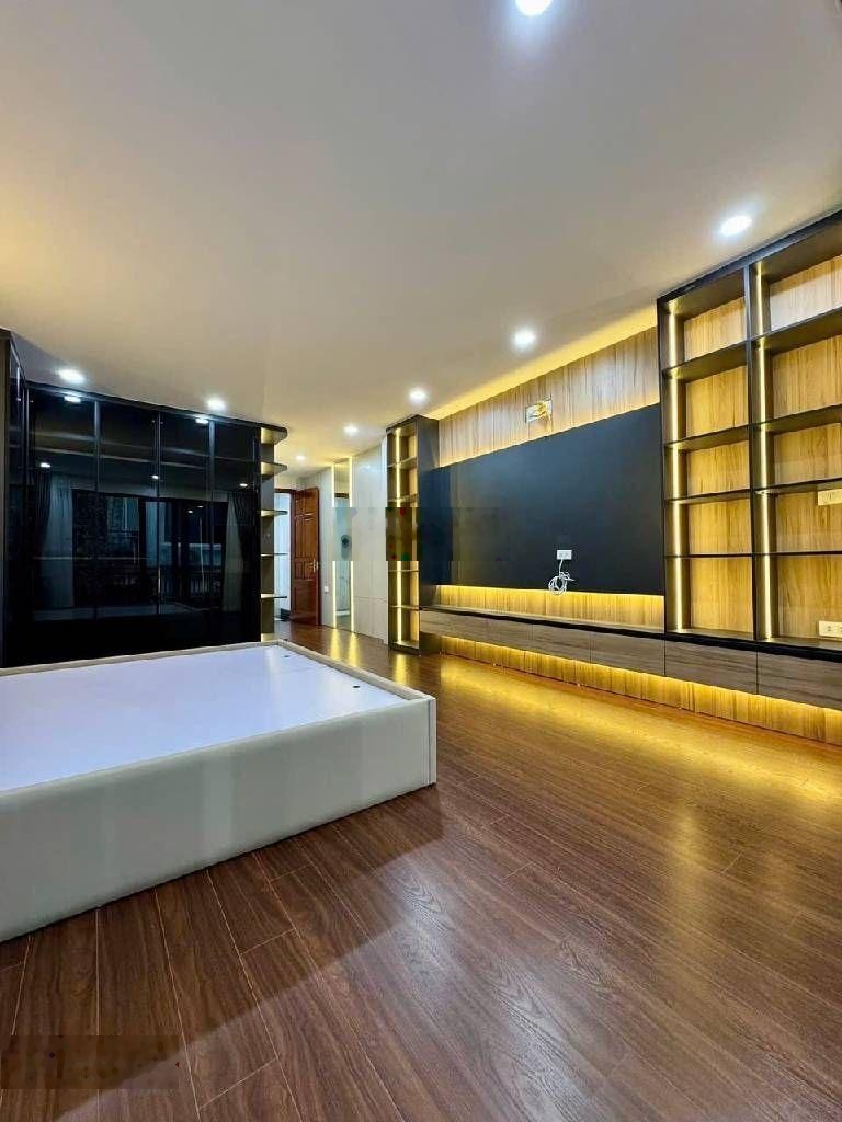Bán gấp nhà Đền Lừ 6tầng thang máy, gara ô tô 7 chỗ, kinh doanh đỉnh nhỉnh 19tỷ