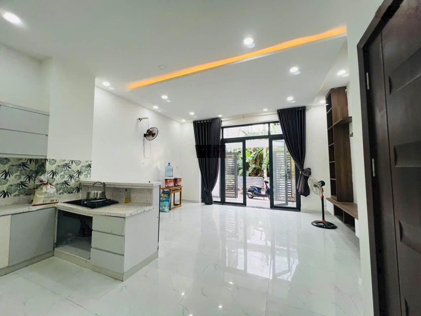 Nhà mới đẹp, HXH, đường số 6 Long Trường TĐ, tiện ích chợ trường siêu thị đầy đủ, khu phân lô Osaka