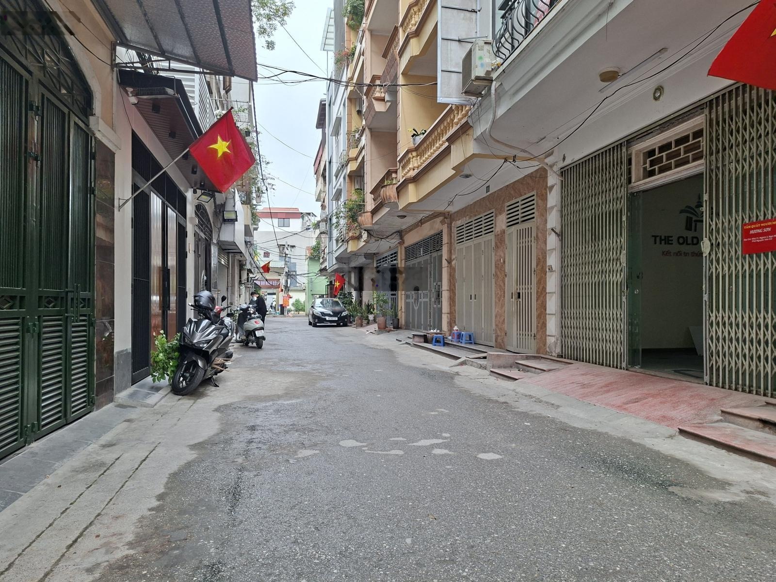 Nhà siêu đẹp -2 thoáng trước sau - 5 ngủ ô tô đỗ cửa - thang may - nội thất sịn sò diện tích 72m