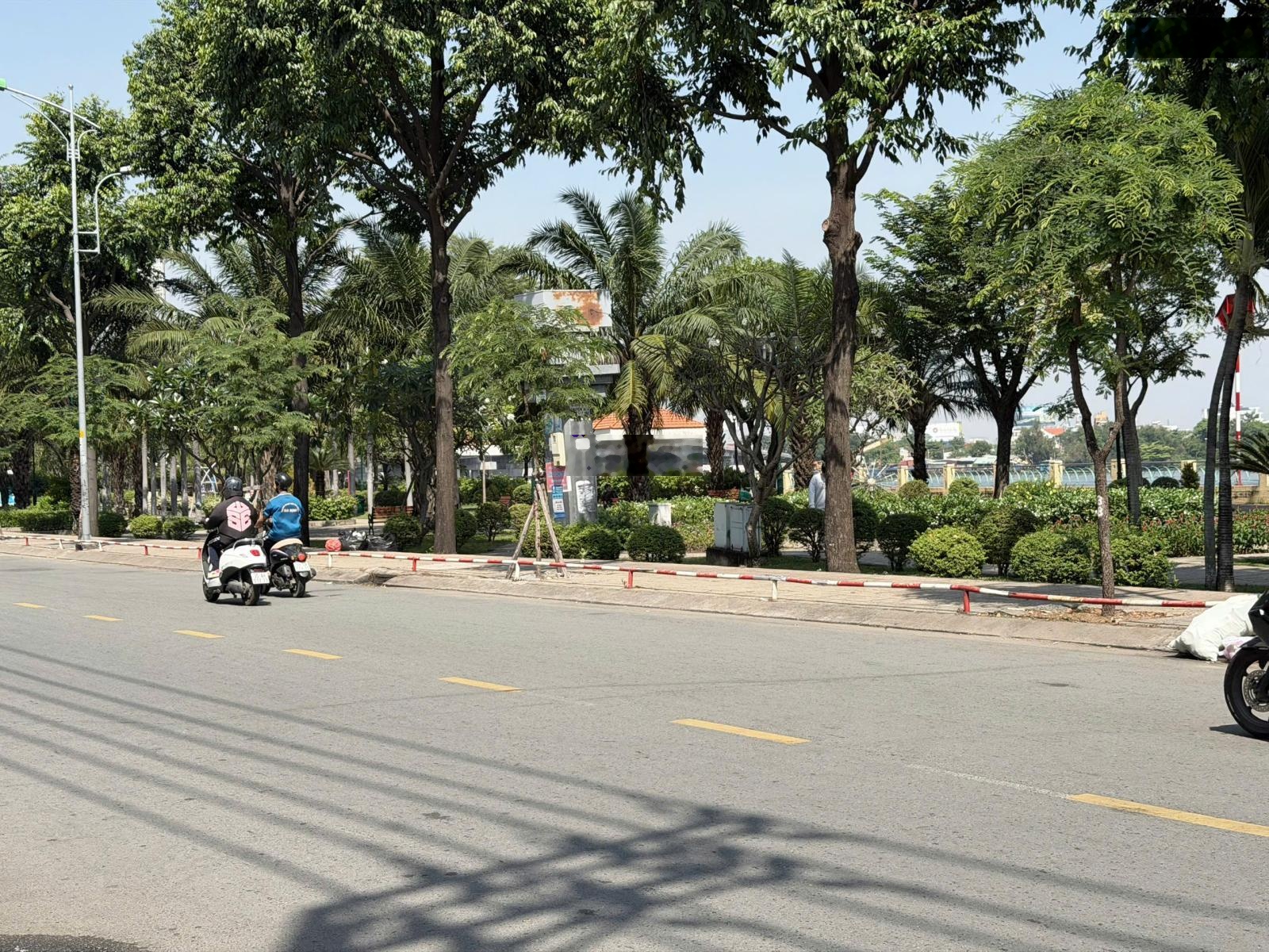 Bán nhà hẻm cách Tầm Vu hẻm oto có sẵn phòng cho thuê, giá 12,6 tỷ