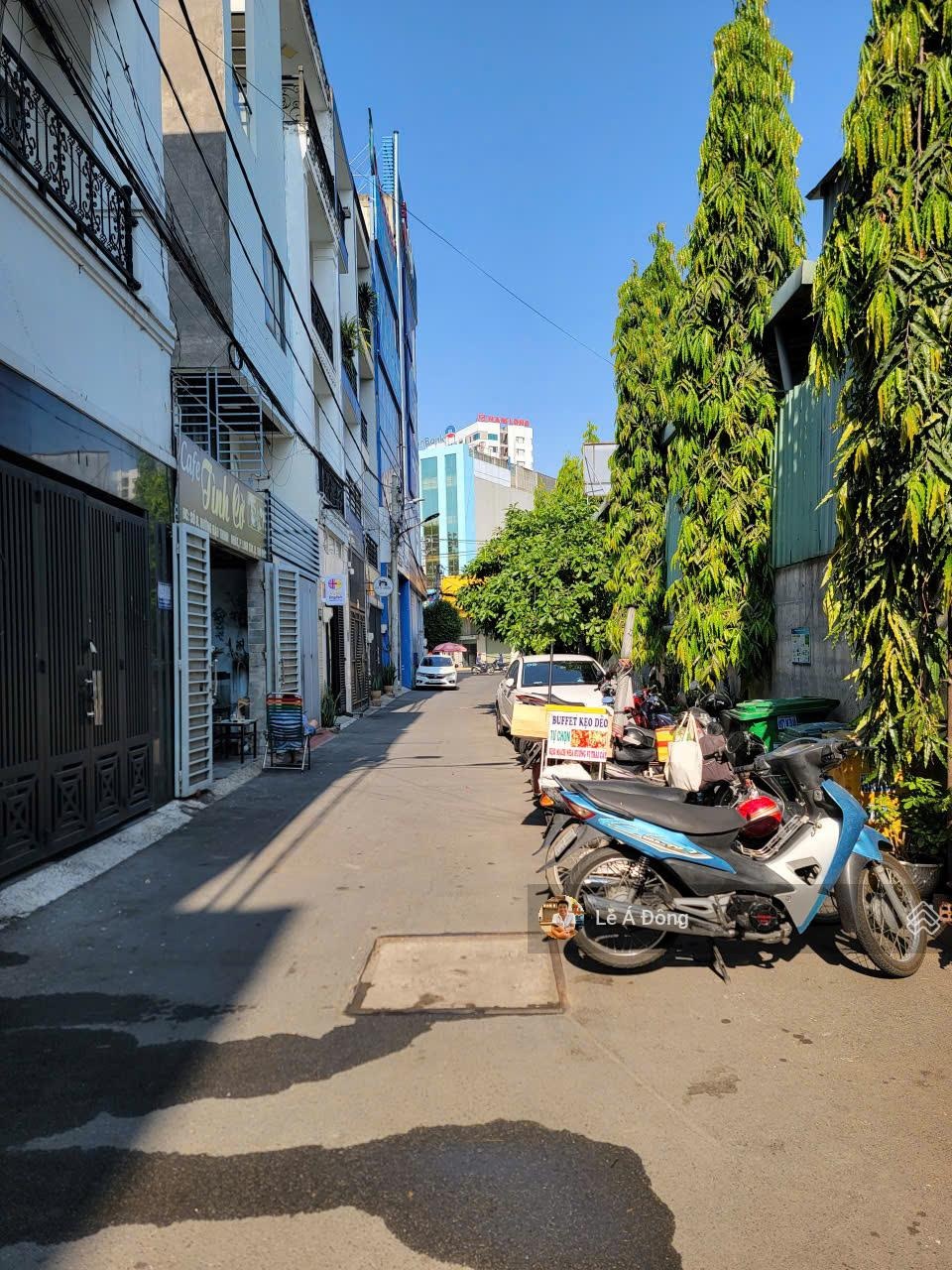 Nhà 3 tầng DT:53,7m2(4x13,43)-4PN,4WC.Cách Kha Vạn Cân,Phạm Văn Đồng 150m.Nhà đã hoàn công.