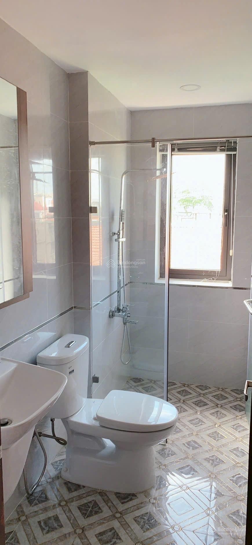 _nhà phố liền kề 1 trục hxh sát mt_trệt lửng 3 lầu _(5pn) vị trí đẹp_phạm văn chiêu p14_