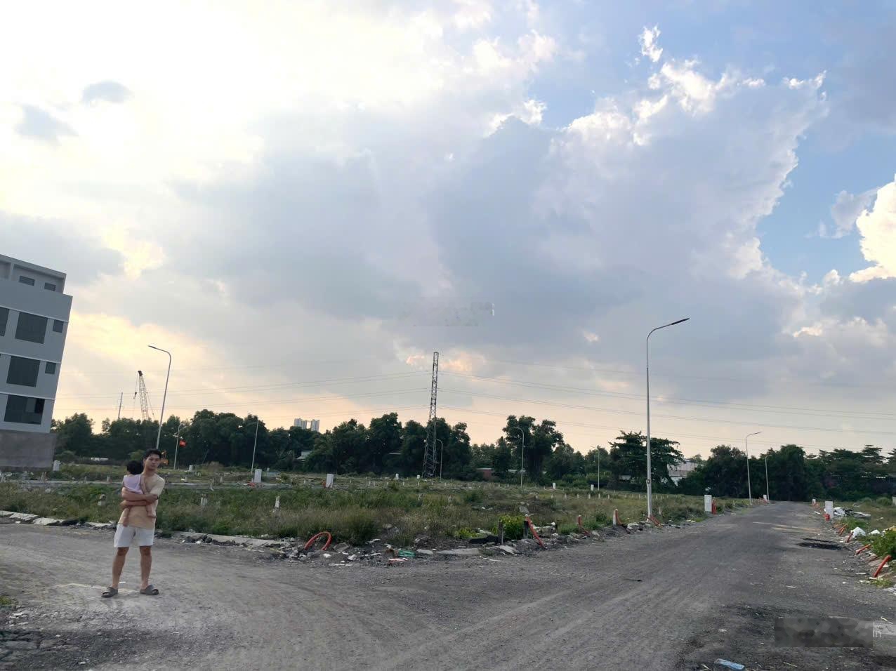 Lô lớn góc 3 mặt tiền đường, sổ sẵn full thổ cư gần bên kcx Linh Trung 2 Bình Chiểu, Thủ Đức, 85m2