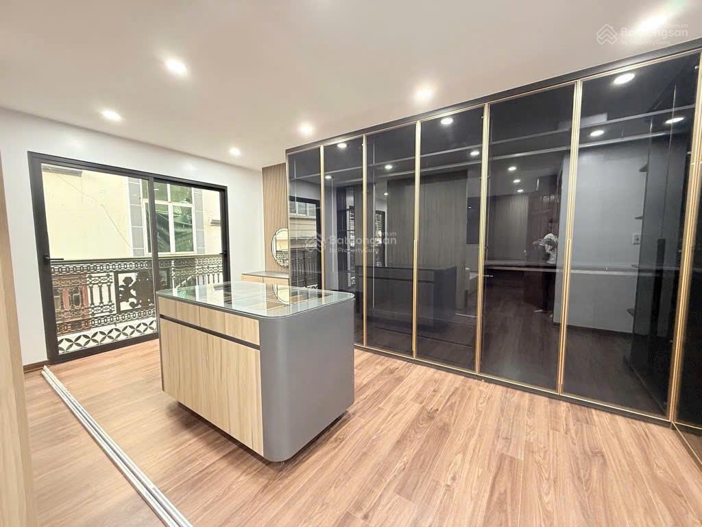 Gấp gấp! bán nhà hoàng cầu - 45m2 x 6 tầng x12.5 tỷ - ô tô vào nhà, thang máy.