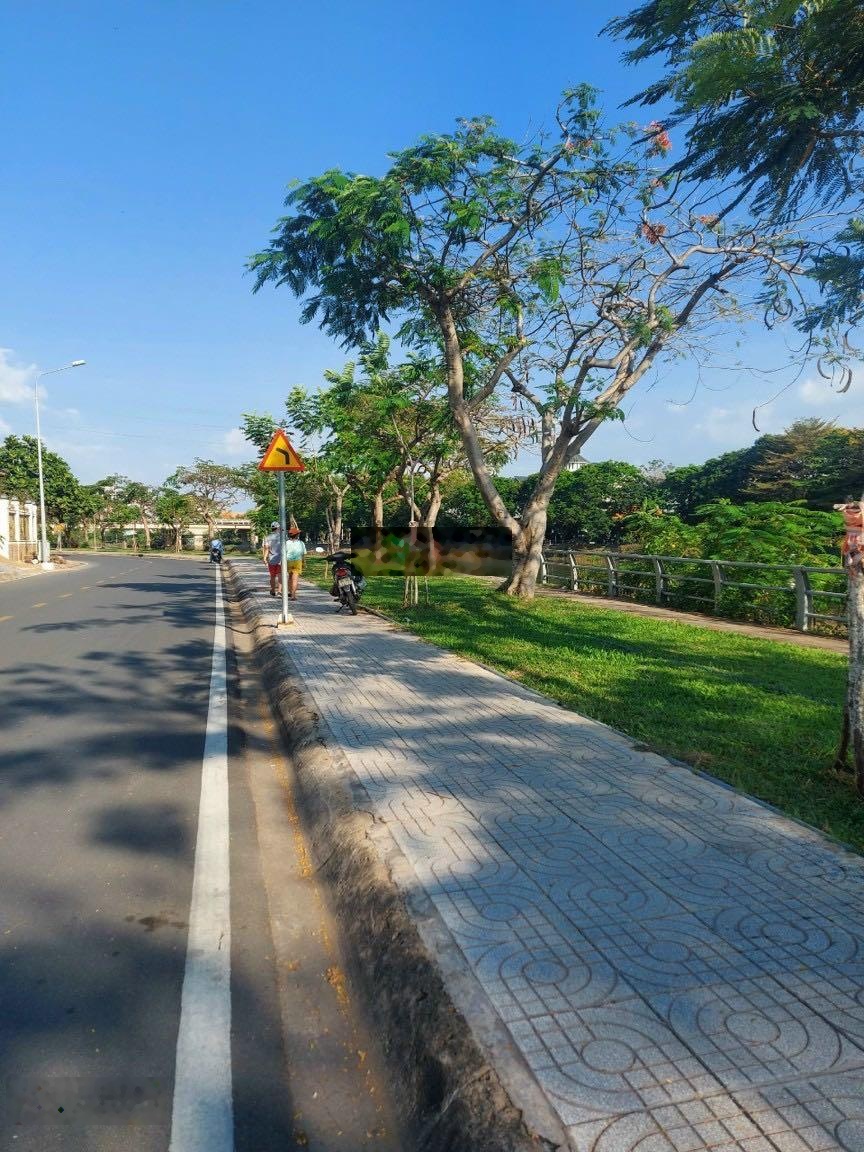 Bán nhà góc 2 mặt tiền, phường An Phú cách ga Metro 20m