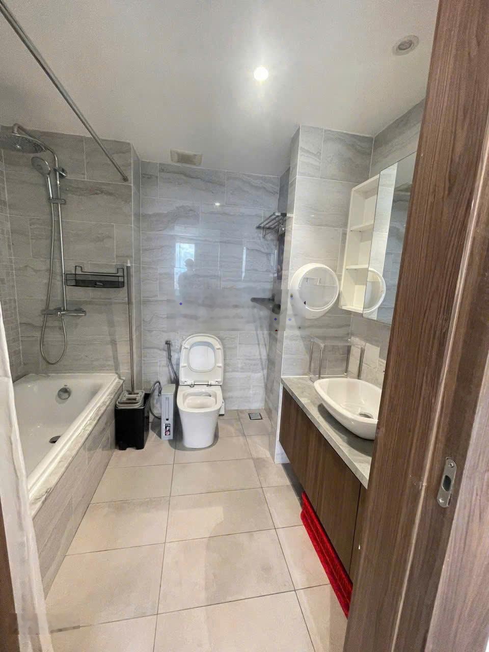 Giá tốt ! Cho thuê gấp cc Kingdom 334Tô Hiến Thành, Q10, HCM, giá 19.5 triệu VND, 73m2, 2PN, 2WC