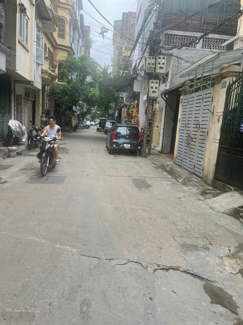 Cho thuê nhà phố Tân Ấp, Quận Ba Đình, Hà Nội