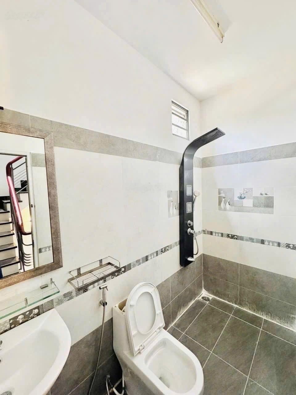 Sở hữu nhà 82m2 đang cho thuê 30tr. Đường oto Lưu Văn Lang - Bến Thành - Q1, gần chợ Bến Thành