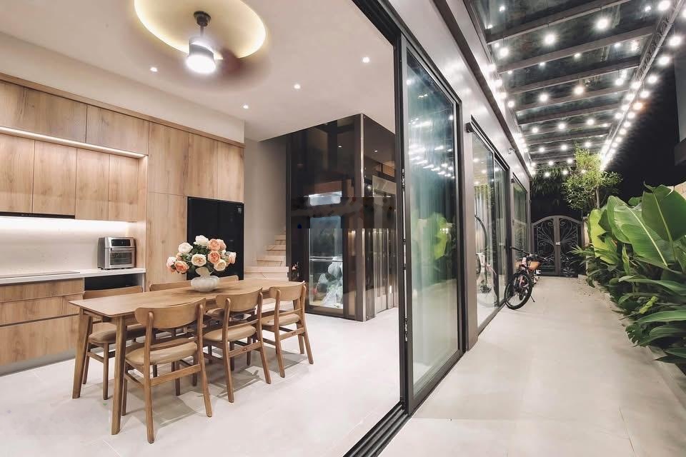 Tại sao căn xẻ khe 105m2 này lại được hỏi nhiều nhất hôm nay?