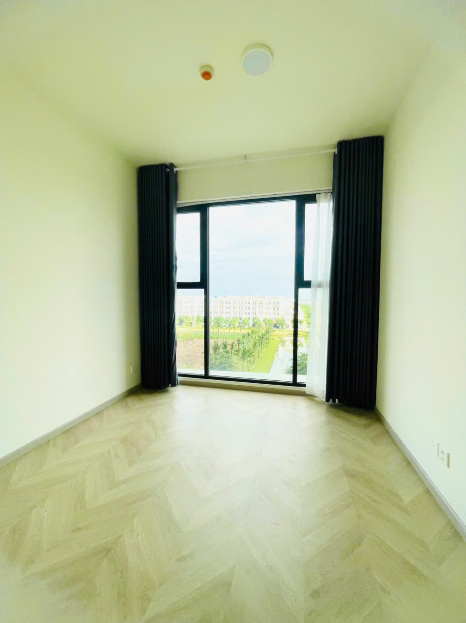 2PN 74m2 NTCB+ Sofa-Giá 9,5tr Đông Nam View Sông- Thuê Ngay Cho Con Học -Tại LUMIERE MASTERI Q9.
