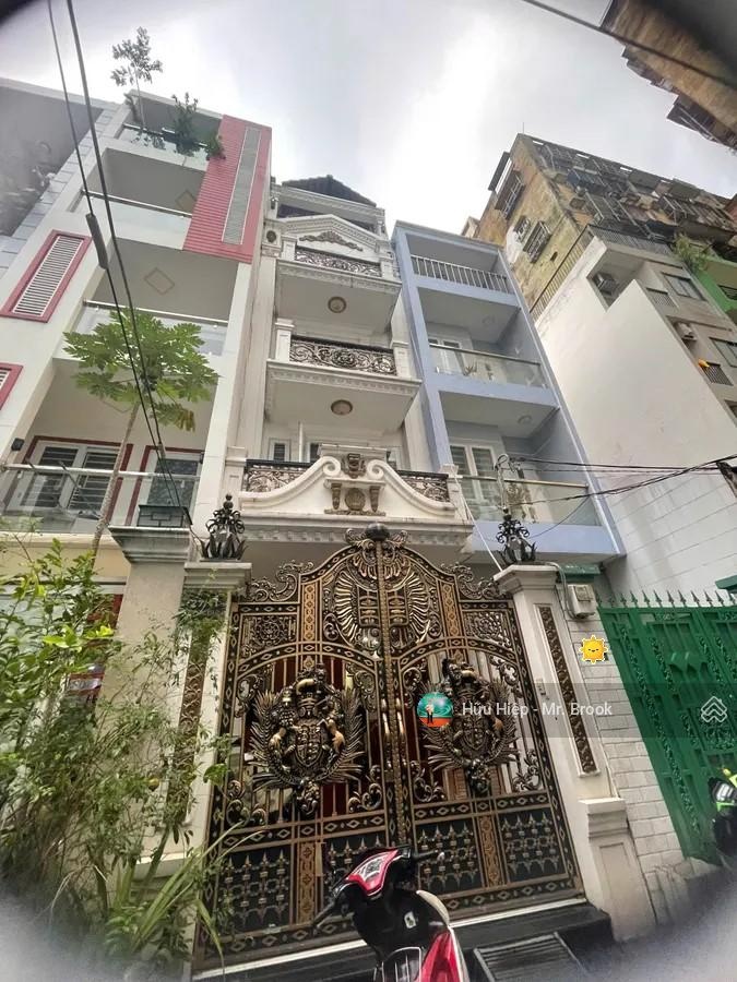 Cực hiếm! Nhà 5 tầng trung tâm Quận 1, gần chợ Bến Thành- Thang máy, hẻm 6m, tiện ở ngay, giá 24 tỷ
