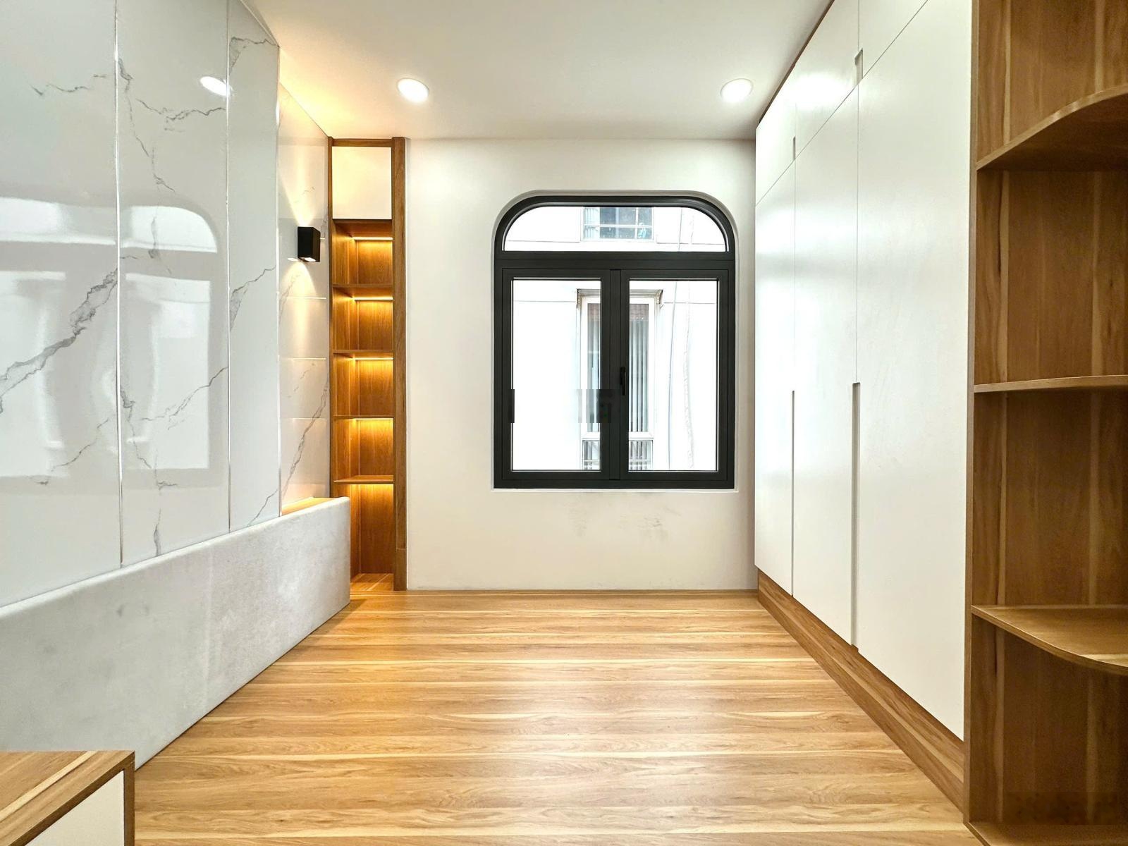 Bán nhà MT PHAN VĂN TRỊ P.14 Q.Bình Thạnh, DT 5mx23m, giá 25ty, 6 tầng