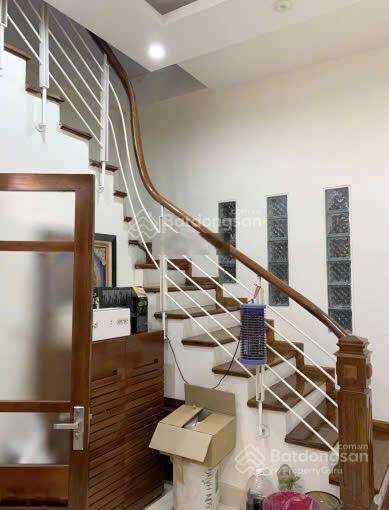 Cho thuê nhà 50m*4,5 tầng, mt 5m, ngõ 117 phố Thái Hà Đống Đa giá 26 triệu (TL).