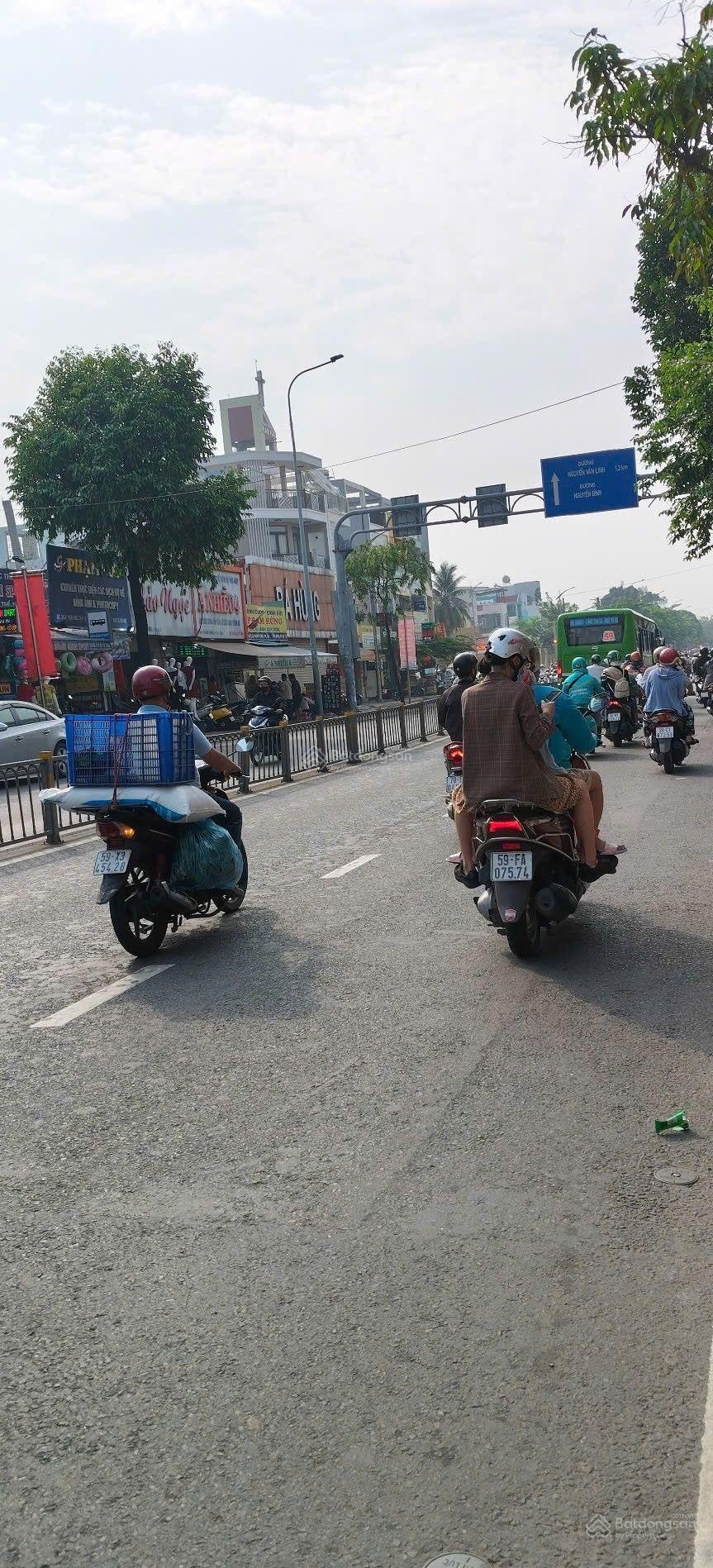 Bán đất 80m tặng nhà cấp 4 có gác hẻm thông tạ quang bửu, q8