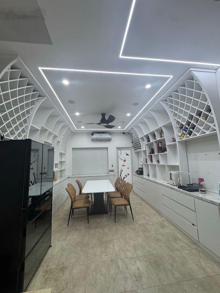 Mặt tiền đường số tên lửa 5 tầng 4x18m full nội thất gấp bán chỉ 9.x tỷ