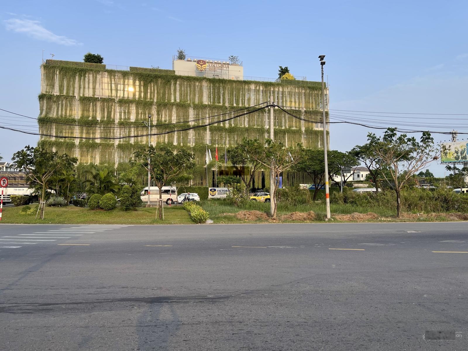 Chuyên bán biệt thự Ninesouth DT 140m2 , XD 3tầng , nhà thô , sổ Hồng Giá 17tỷ