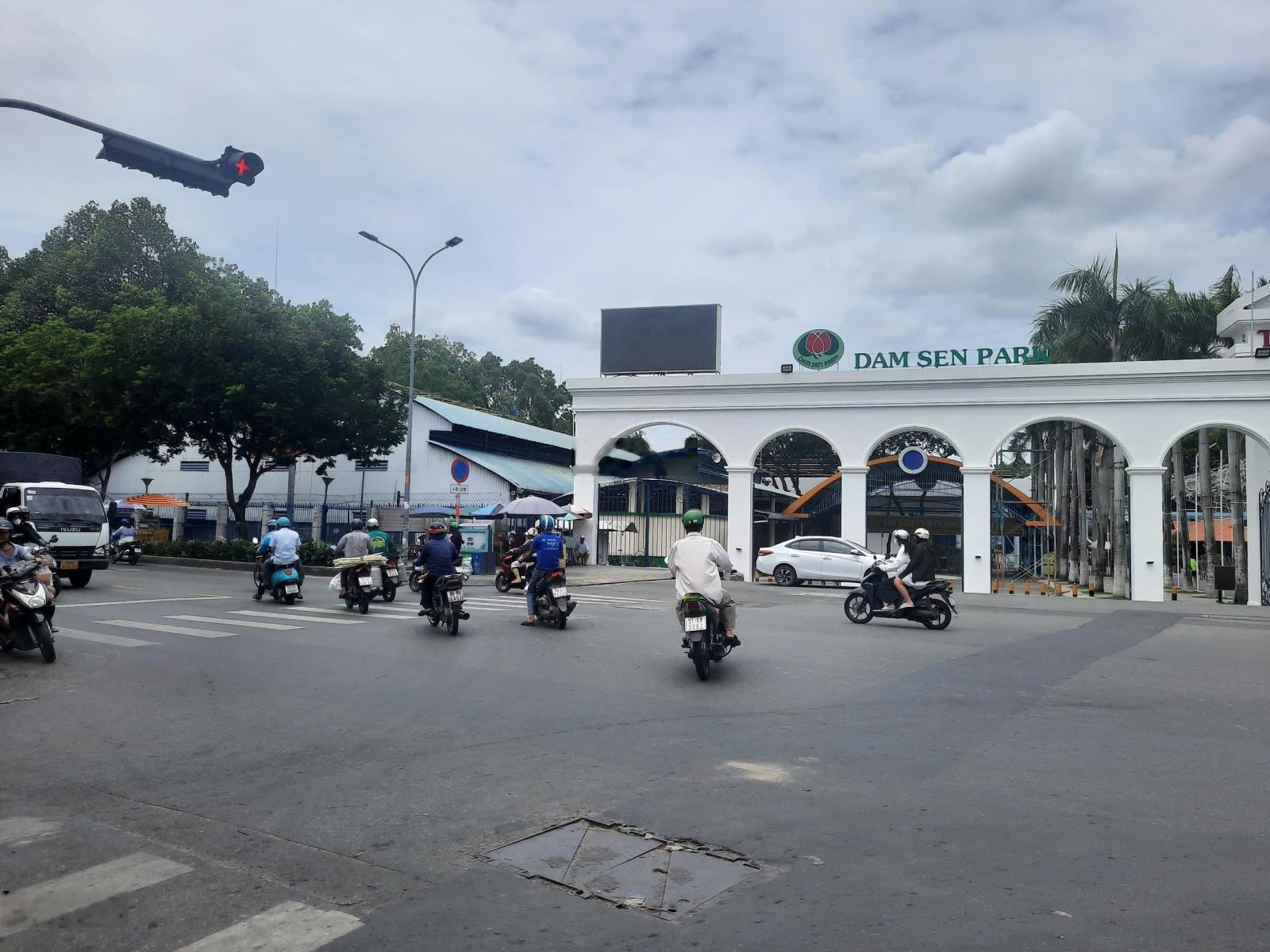 Bán nhà mặt tiền kinh doanh Khuông Việt, P.Phú Trung, Tân Phú, DT 4x12m, 2 lầu, giáp Quận 11