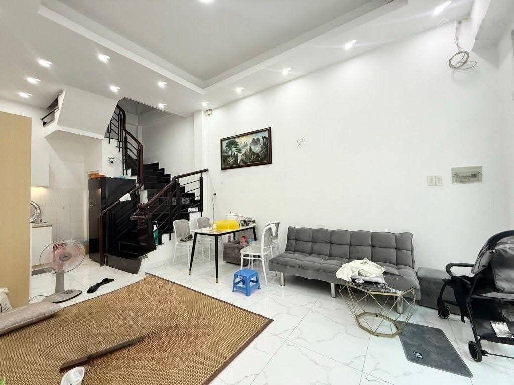 Chỉ 6.68 tỷ nhà 4 tầng đẹp lý thái tổ q10 sát bv nhi đồng 1 hẻm thông