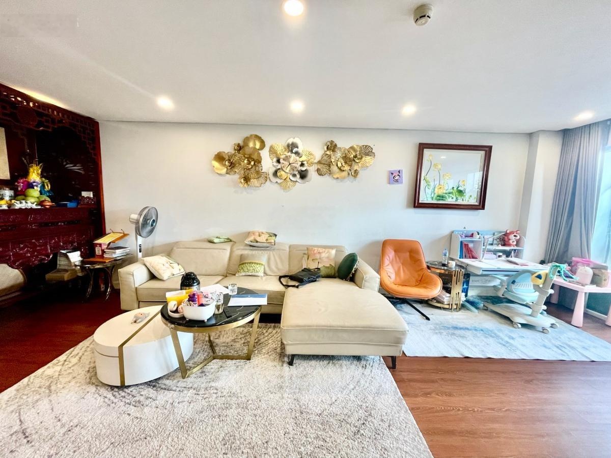 Bán căn hộ 3PN + 2WC tại Sky Central, Định Công, 8,1 tỷ, 90m2, giá có thương lượng