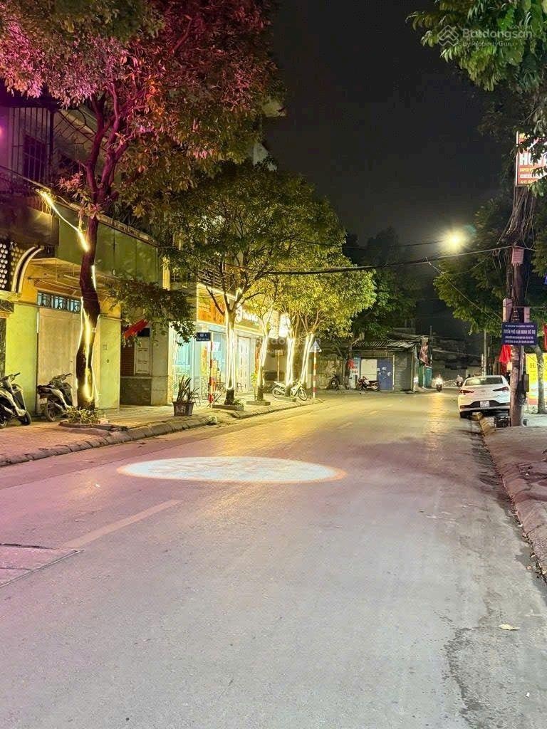 Bán nhà mặt phố tây trà - phân lô - ô tô tránh, 7 chỗ đậu trong nhà - vỉa hè đá bóng - mặt tiền rộn