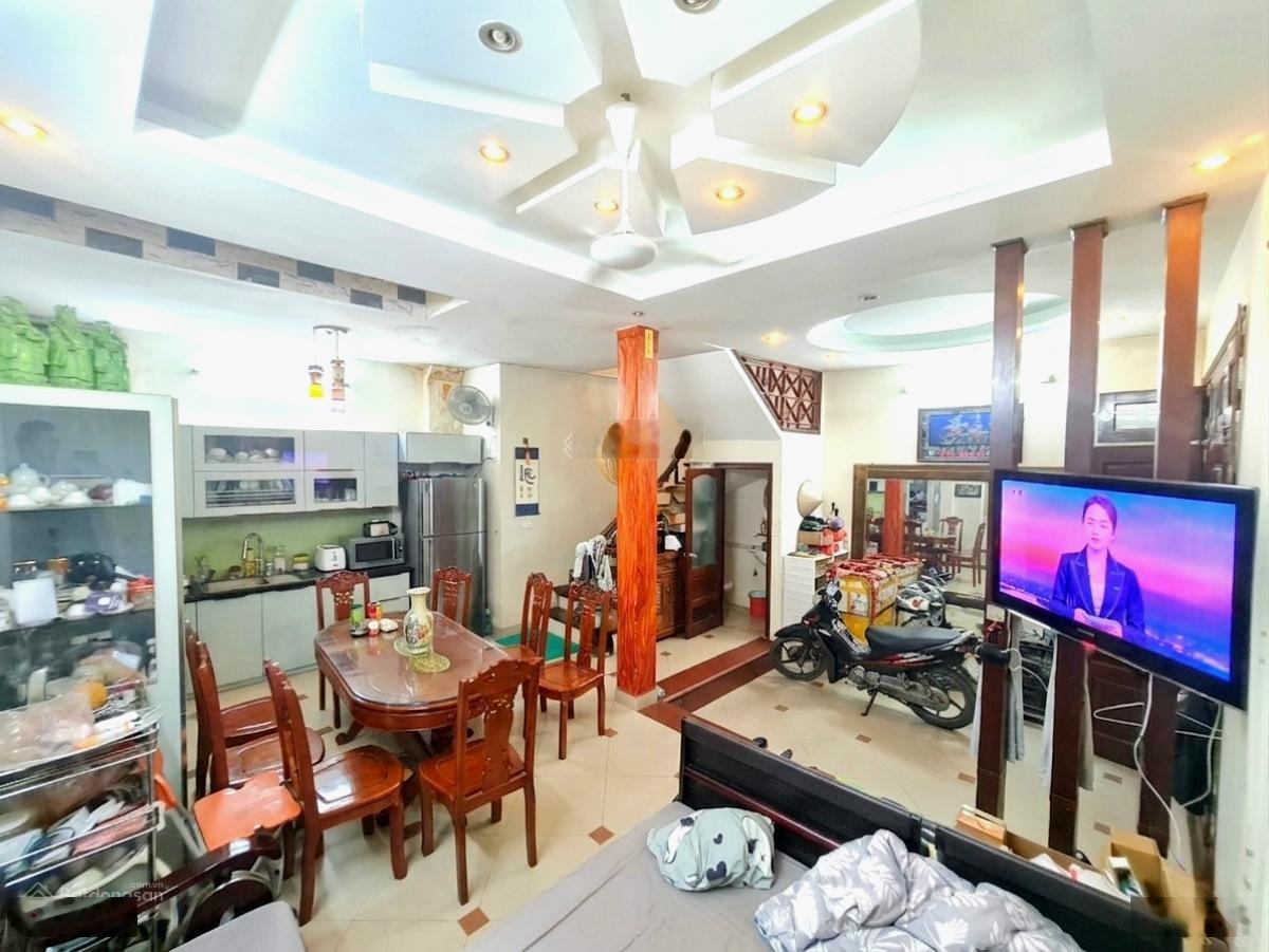 Víp hoàng cầu nhà đẹp chỉ việc ở,vf3 vào nhà,30m ô tô tránh kinh doanh sầm uất không thiếu thứ gì