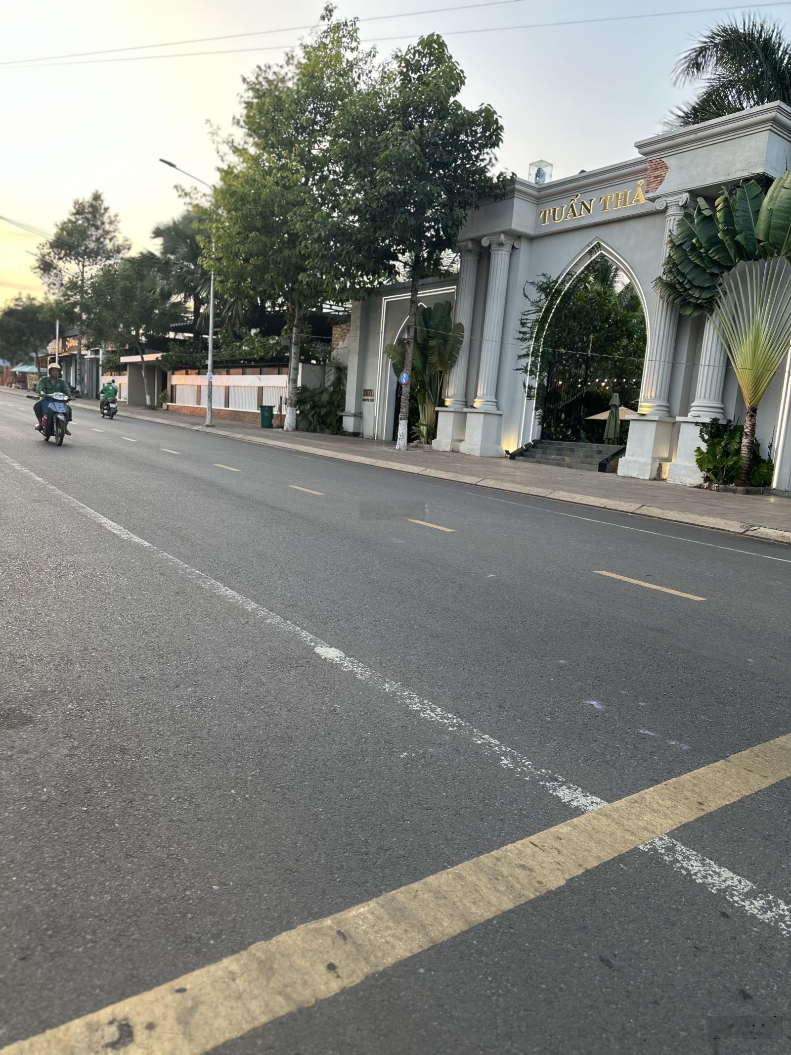 Bán mặt tiền kinh doanh Khu đô thị Long Khánh, Đồng Nai, giá ngợp
