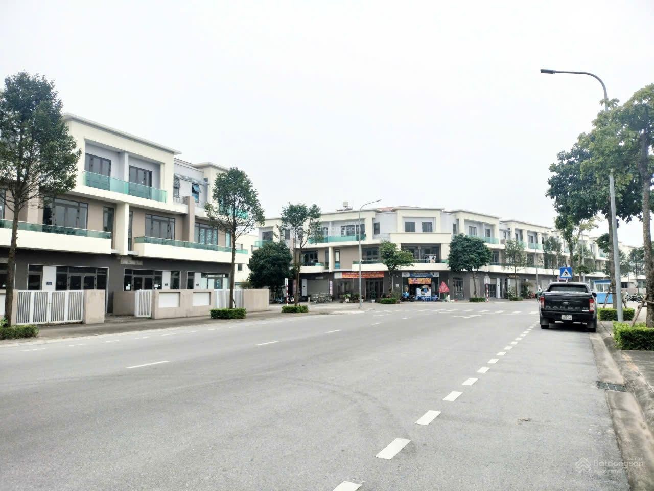 Shophouse 120m² đối diện ga trung mầu mặt đường 26m đang tạo dòng tiền, cahs tây hồ12km