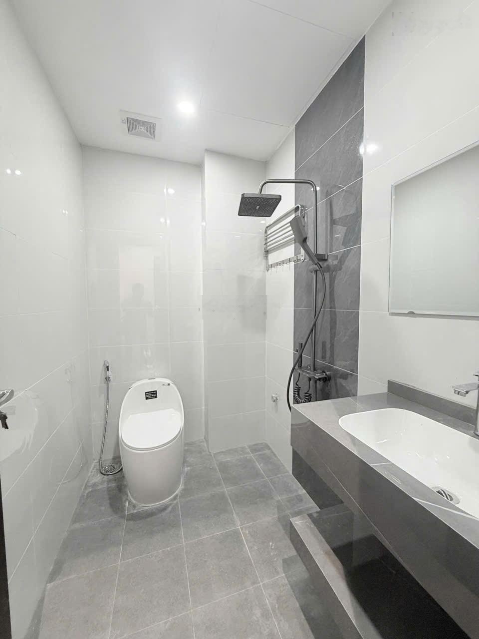 Bán nhà phố lý thường kiệt,hai bà trưng 40m xây 8 t thông sàn' ô tô vào nhà nội thất đầy đủ 24 tỷ