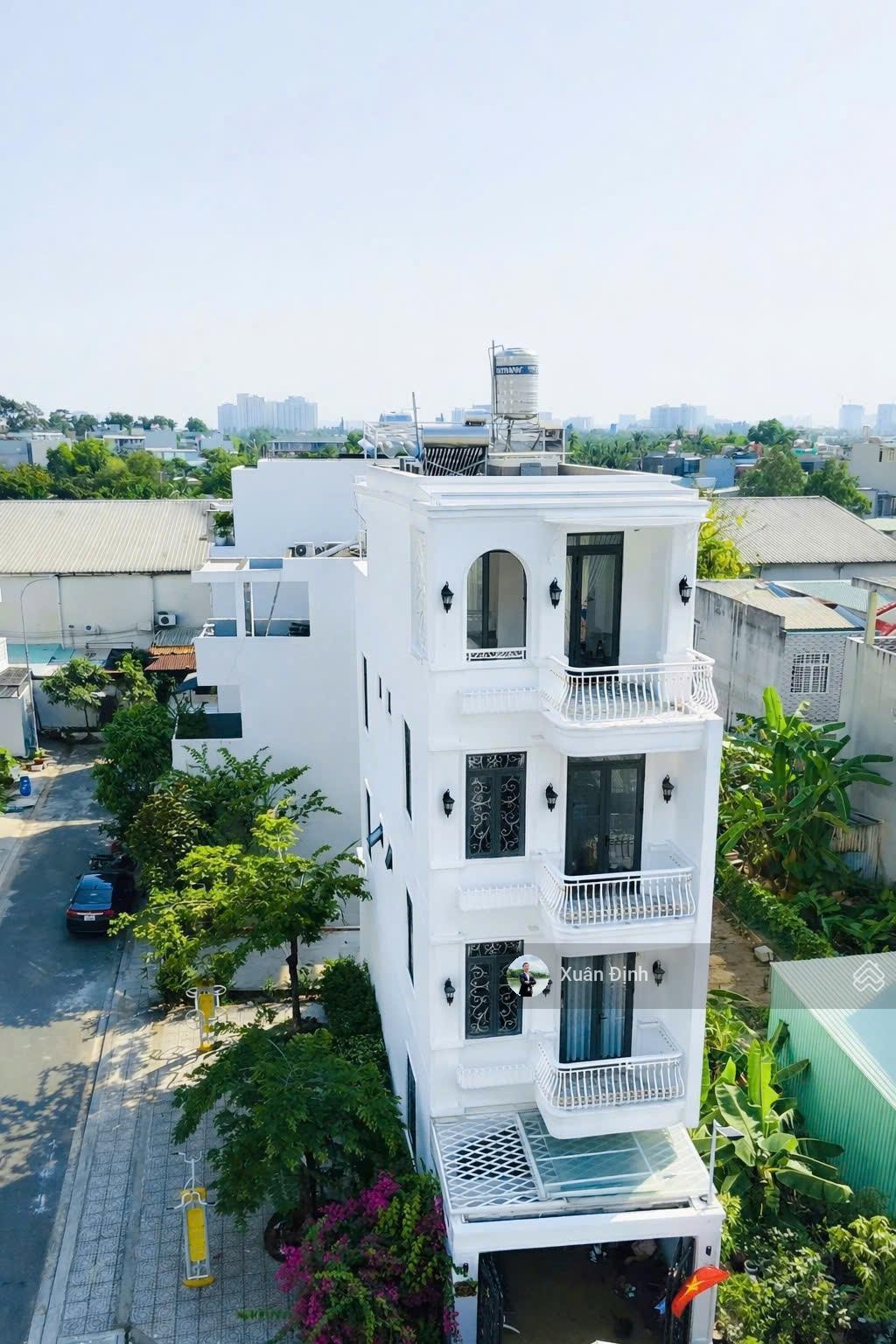 Nhà 4 tầng góc 2 mặt thoáng Võ Văn Hát 61.4m2 4PN 5WC gần công viên giá tốt 8.9 tỷ TL gấp