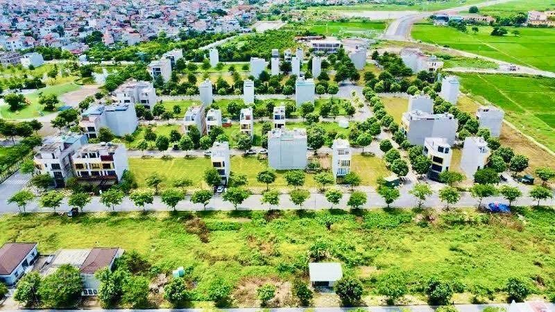 Giá tuyệt chủng, từ 3,x tỷ,DT 50m2, hướng Nam, MT 5m2, ngay chân chung cư phố nối houes