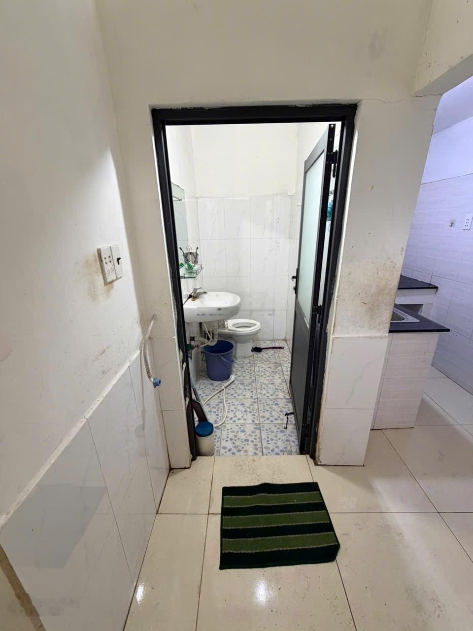 Nhà trung tâm Gò Vấp DT 46m2 hẻm Phạm Văn Đồng gần sân bay 2PN 2WC ở ngay TL