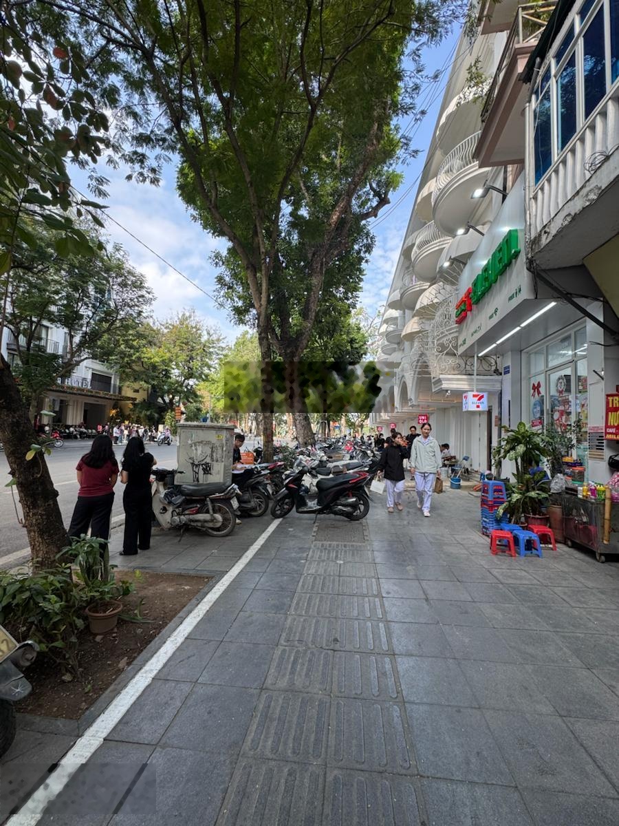 Bà triệu- bán nhà mặt phố, vỉa hè - 200m2 pháp lý sạch, đất vuông - tl