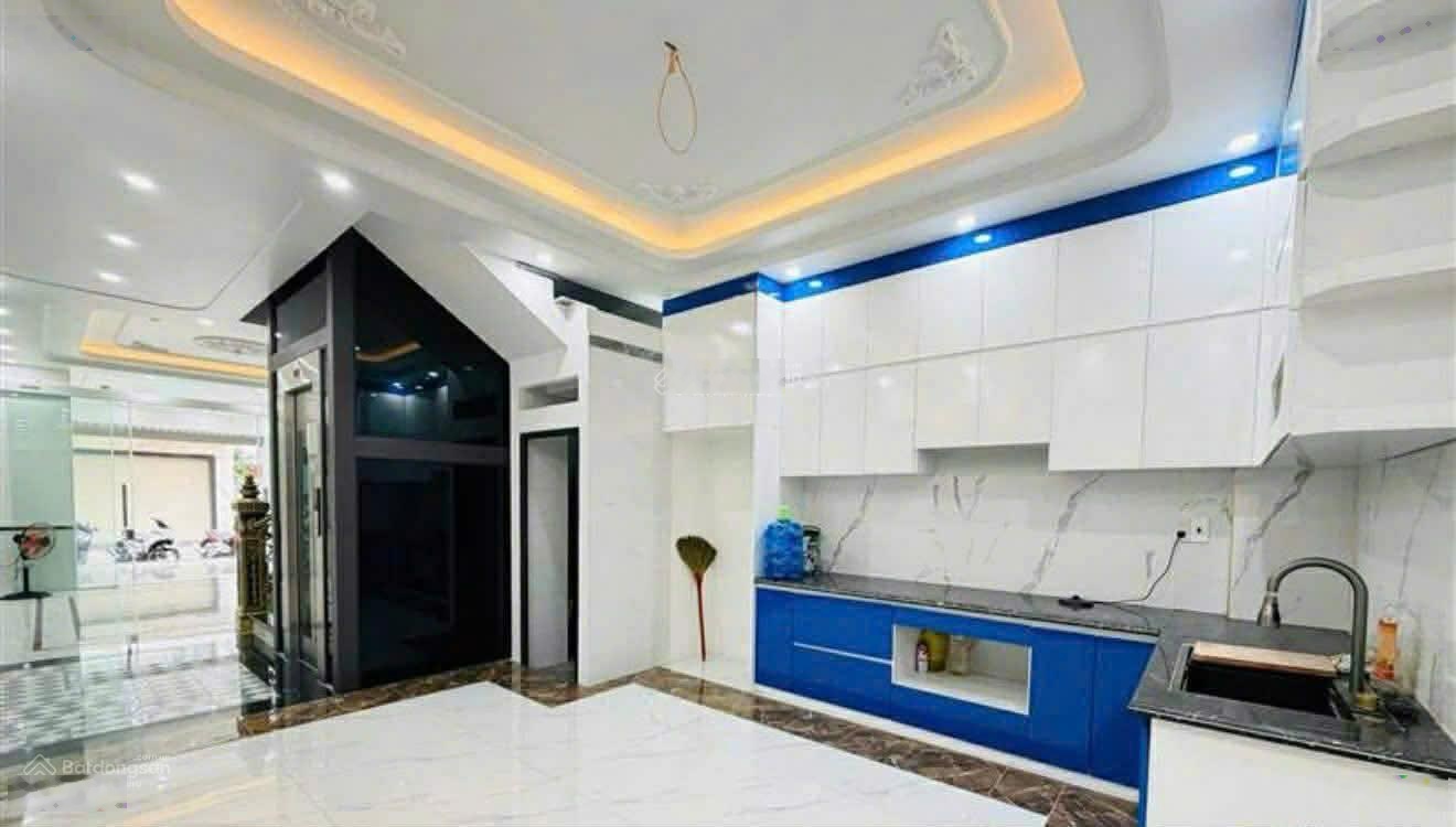 Siêu phẩm nhà phố 4.5 tầng có thang máy mặt đường rộng