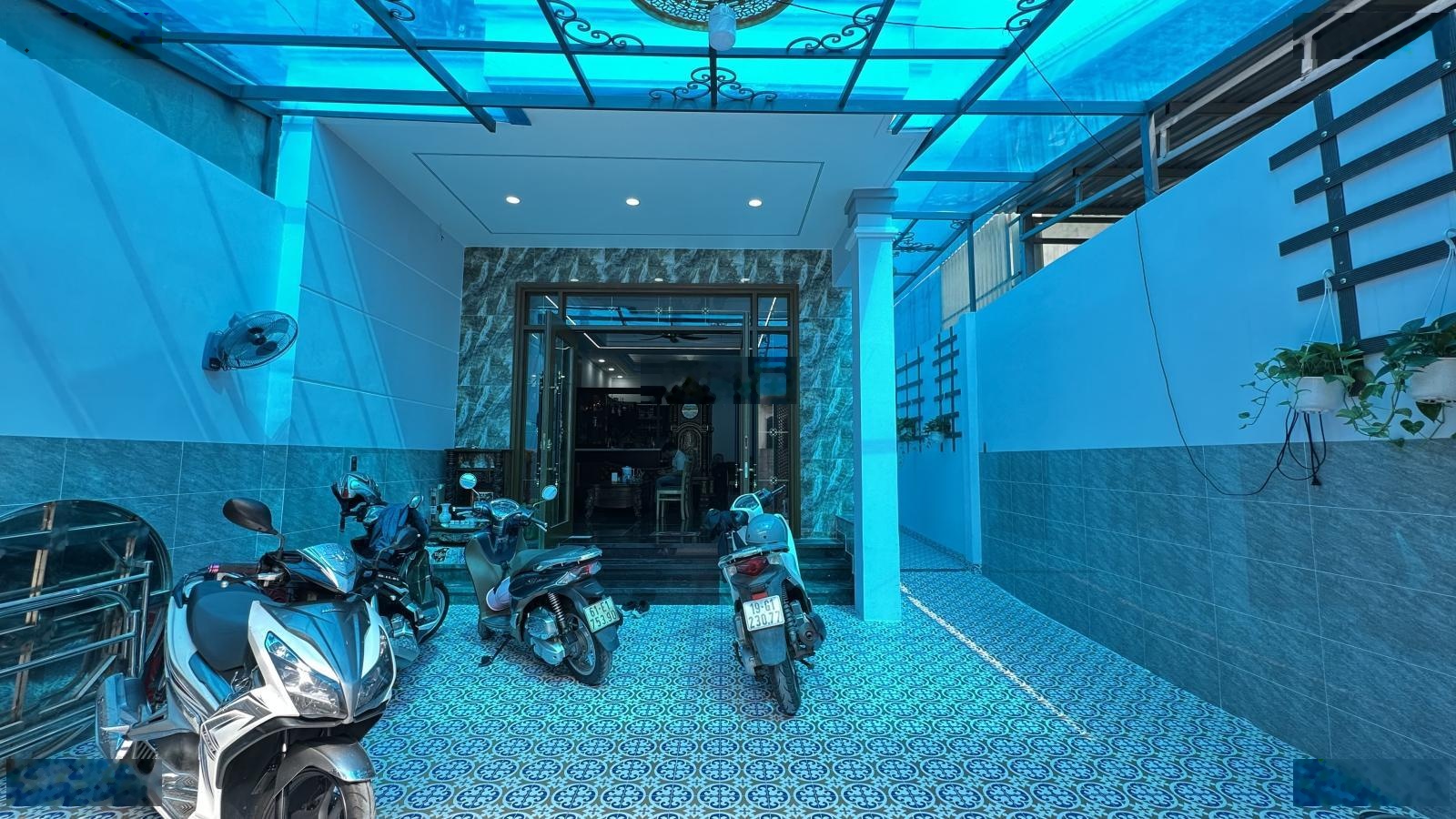 Bán Nhà 1 lầu 1 trệt 1 tum giáp siêu thị bigc| 138m2 ngang 6m Tại Dĩ An_ Bình Dương