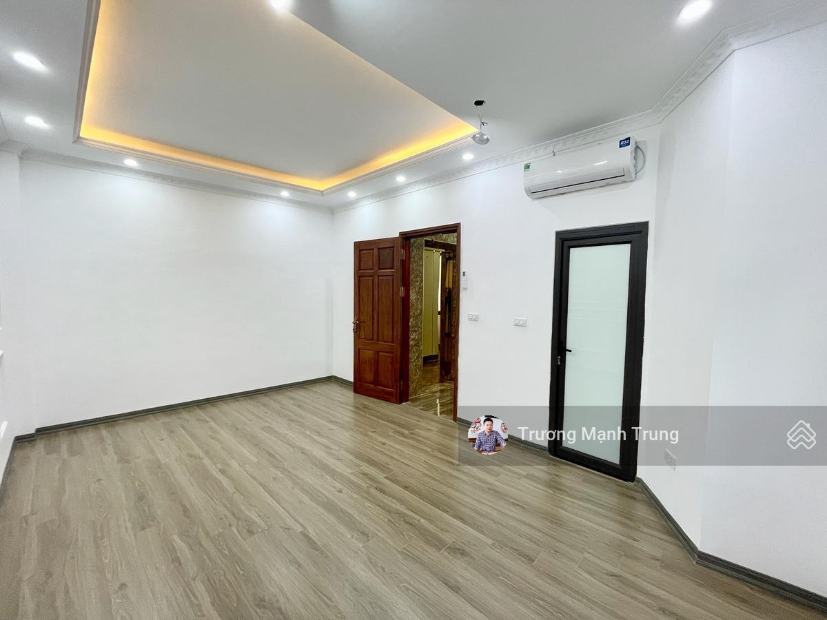 Tôn Thất Tùng, đối diện DH Y, 50m2*4T, MT4.6m, 30m ra phố, mặt ngõ thông kinh doanh thoáng sáng
