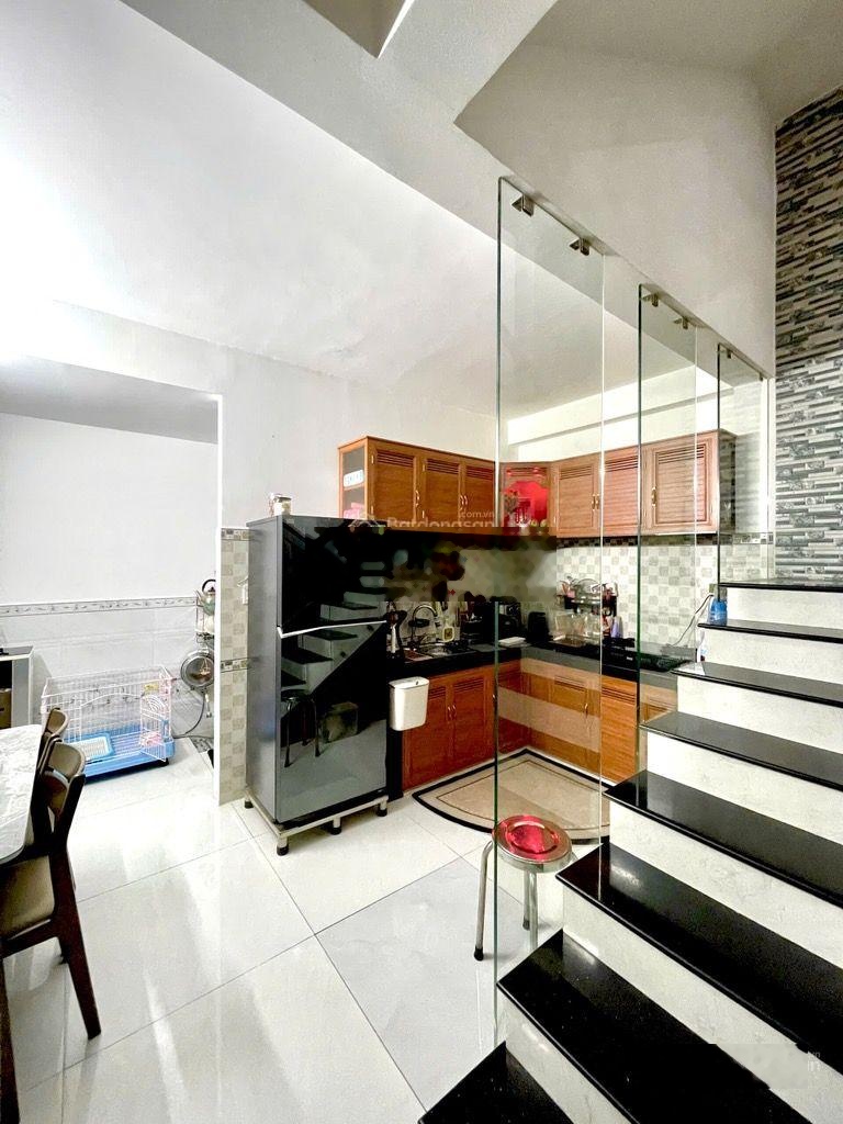 Nhà 2 tầng, 6 x 25m, mặt tiền Trung Mỹ Tây 1 - giá quá tốt trong khu vực