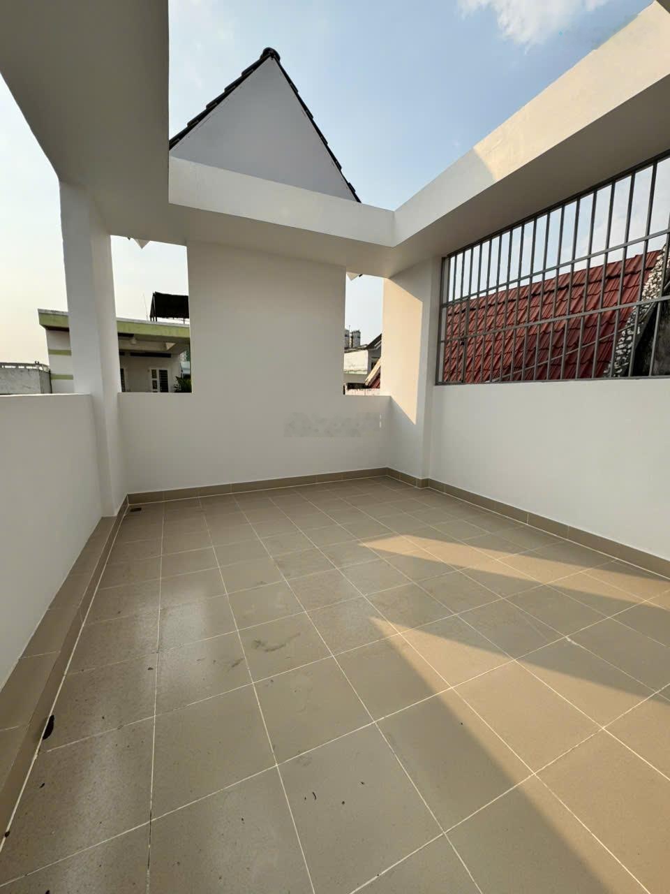Giảm 300 triệu - bán nhà hẻm xe tải tránh nhau đường lê văn thọ