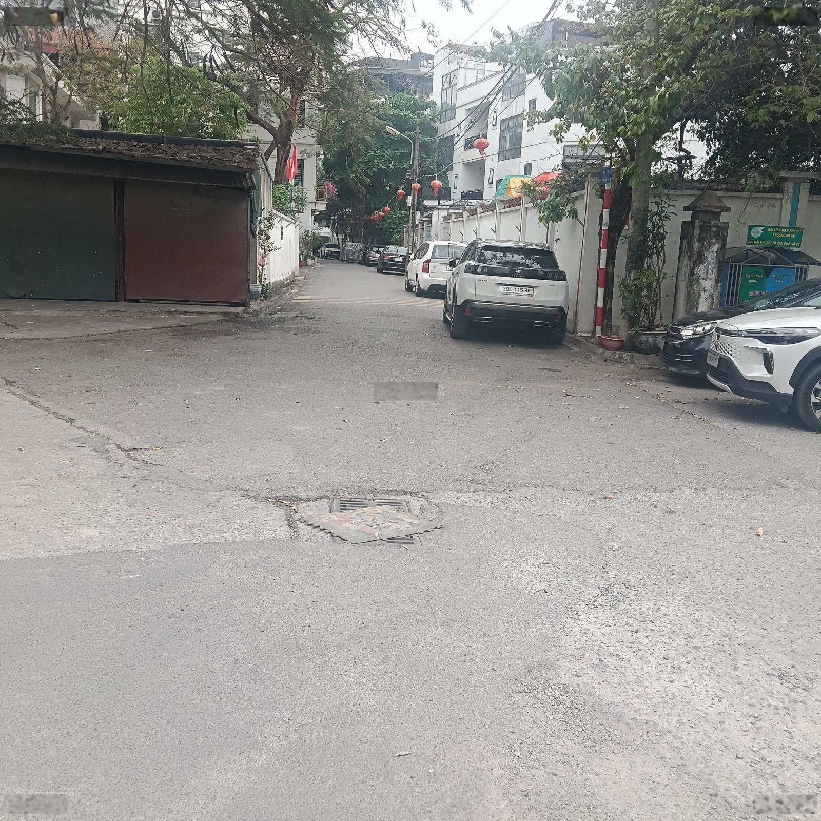Nhà cũ phân lô phố Lâm Hạ, Long Biên, ngay hồ công viên, nhà thoáng mát, thông tứ tung