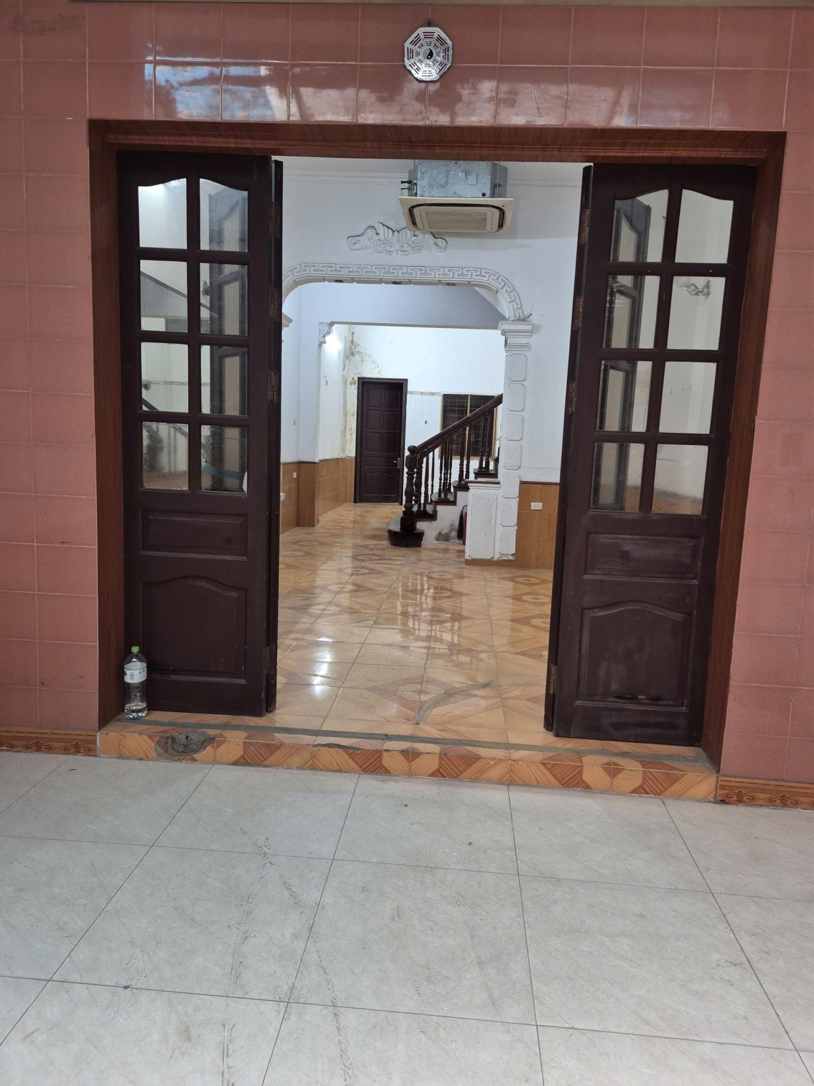 Cho thuê nhà riêng nguyên căn ngõ 99 Nguyễn Khang.Dt 75m*4T*Mt 4m, 7P. Giá 22tr/th
