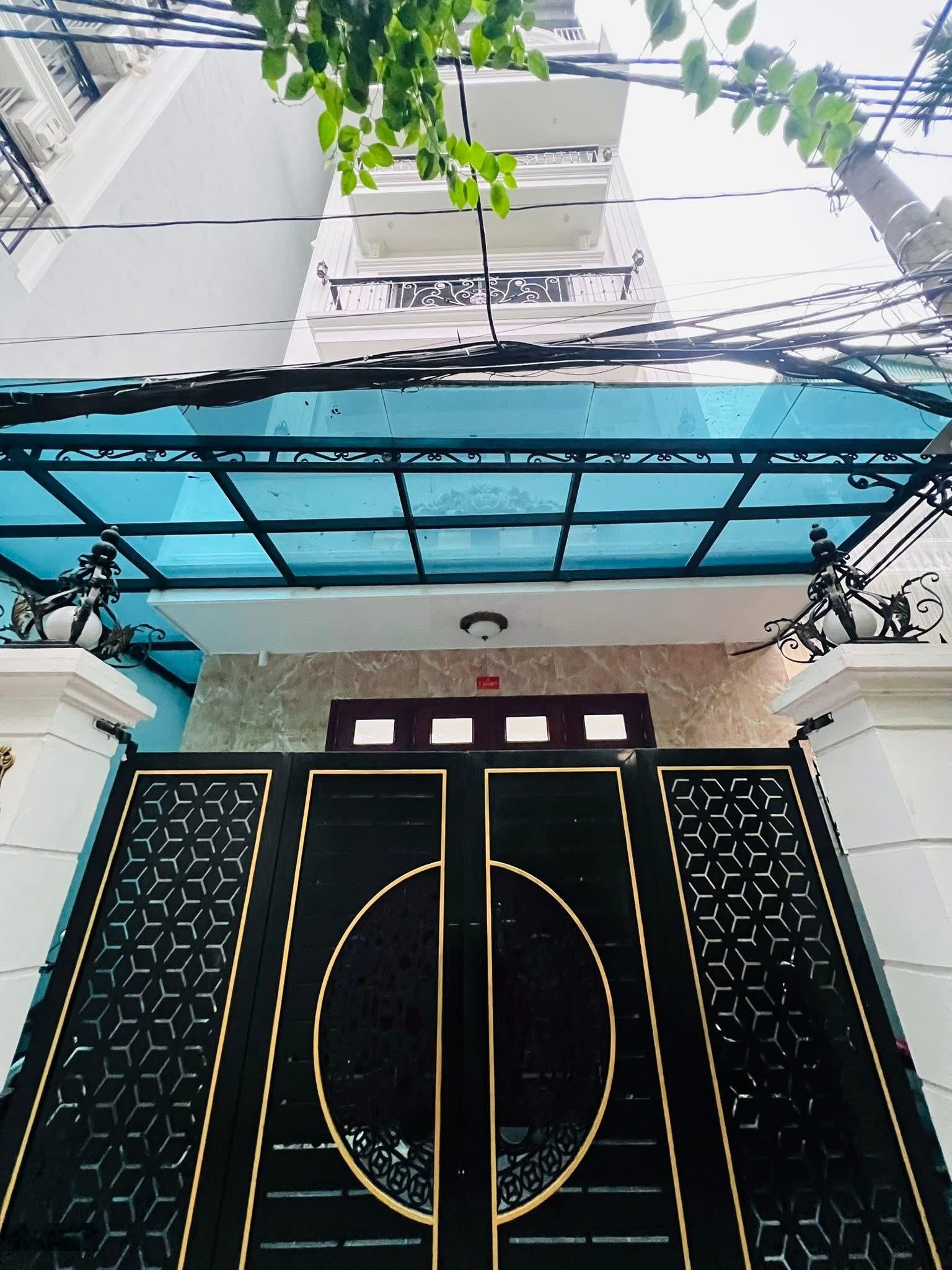 Bán nhà ngõ C10 Võ Chí Công, gần trường chợ bãi oto. 60m2. Có thang máy. Ba mặt thoáng