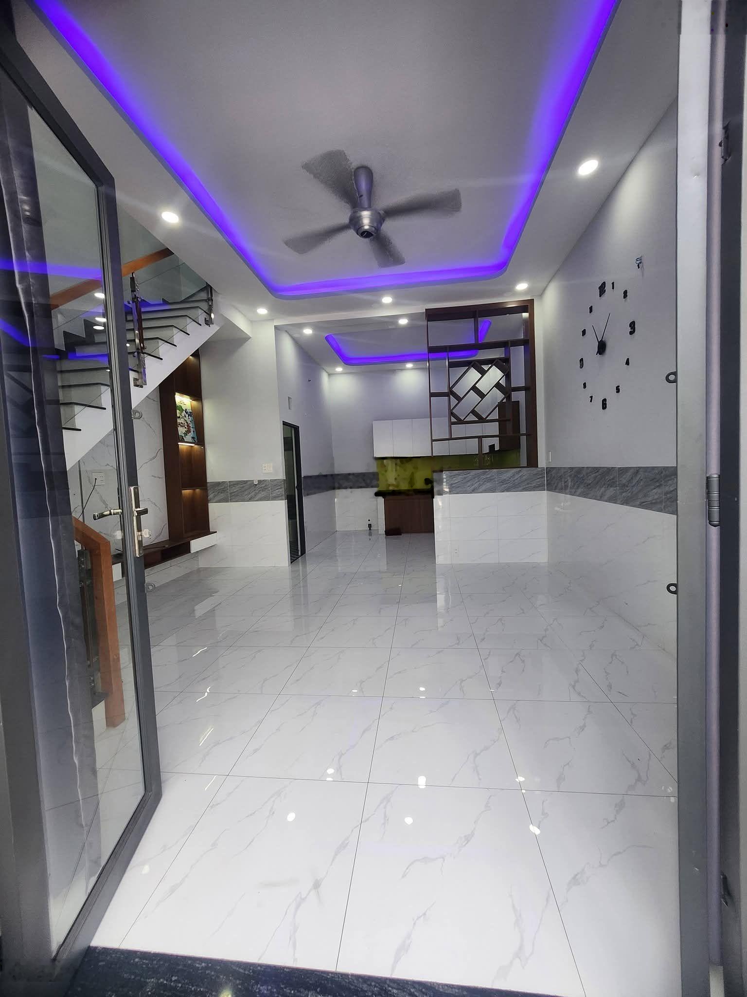 Nhà sr dt 56m ngang 5 nhà 2p ngủ p dĩ an gần thủ đức giá 3ty7 tl lh 0906309279gc