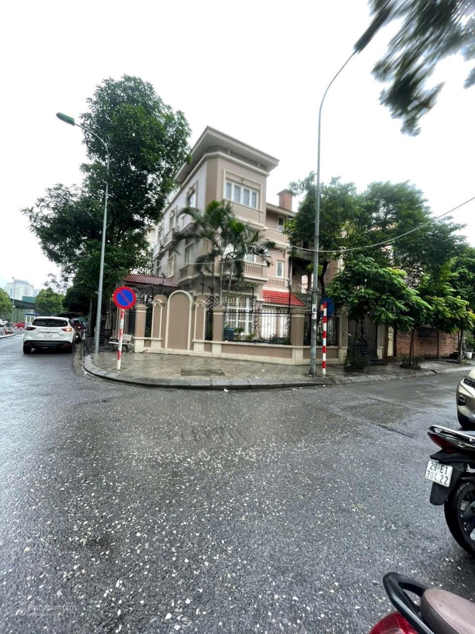 Lô góc Thái Hà 70m2 x 3 tầng, mặt tiền 15m, giá thuê 40 triệu/tháng. Liên hệ: 0342567890